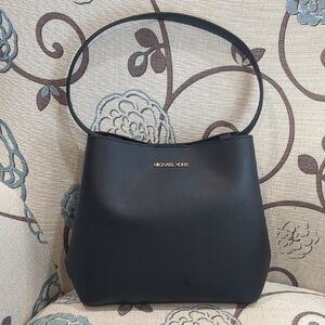 Michael Kors Elegant Black Shoulder Bag